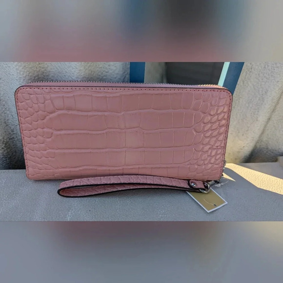 NWT Michael Kors Jet Set Travel Large Continental Wallet Embossed Primrose Pink - Picture 2 of 13